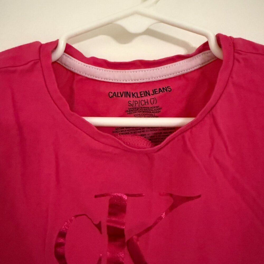 Calvin Klein T-Shirt Pink Metallic Foil Logo Graphic Kids Size 7 - Picture 3 of 4